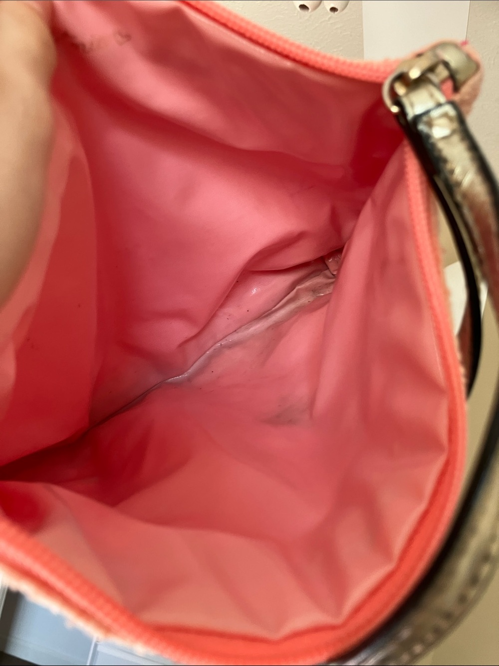 (QUITE A BIT OF WEAR LOOK AT DESCRIPTION) Victoria secret makeup bag - Picture 11 of 13